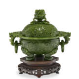 A SPINACH-GREEN JADE ARCHAISTIC TRIPOD CENSER AND COVER - photo 3