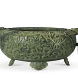 A LARGE SPINACH-GREEN JADE MARRIAGE BOWL - Foto 1