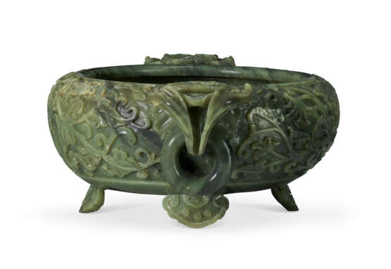 A LARGE SPINACH-GREEN JADE MARRIAGE BOWL - Foto 3