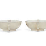 A PAIR OF AGATE CUPS WITH DRAGON-FORM HANDLES - фото 4