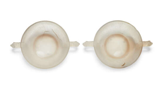 A PAIR OF AGATE CUPS WITH DRAGON-FORM HANDLES - Foto 5
