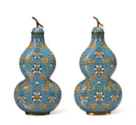 A PAIR OF CLOISONNÉ ENAMEL DOUBLE-GOURD-FORM VASES AND COVERS