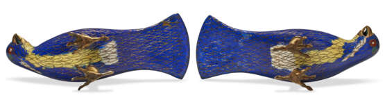 A PAIR OF CLOISONNÉ ENAMEL HAWK-FORM CENSERS AND COVERS - photo 4