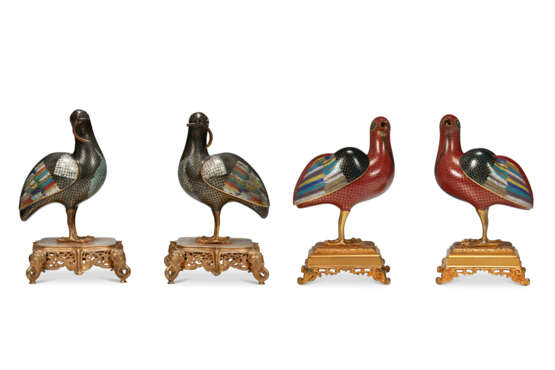 TWO PAIRS OF CLOISONNÉ ENAMEL BIRD-FORM CENSERS AND COVERS - фото 2