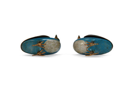 A PAIR OF CLOISONNÉ ENAMEL QUAIL-FORM CENSERS AND COVERS - photo 4