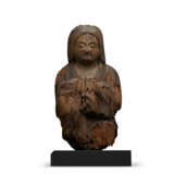 A WOOD SCULPTURE OF A SEATED FEMALE SHINTO DIETY (SHINZO) - Foto 1