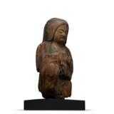 A WOOD SCULPTURE OF A SEATED FEMALE SHINTO DIETY (SHINZO) - Foto 5