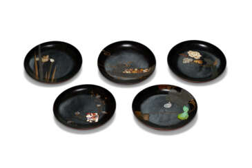 A SET OF FIVE LACQUER DISHES