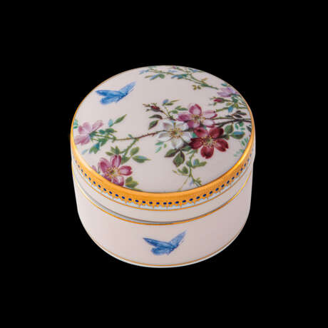 PATEK PHILIPPE, PORCELAIN BOX - photo 1