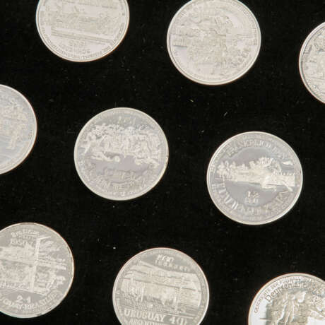 Konvolut diverse Silbermünzen, dabei auch ca. 11 g GOLD - Foto 2