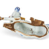 A PAIR OF DUTCH DELFT POLYCHROME MODELS OF RECUMBENT COWS - photo 5
