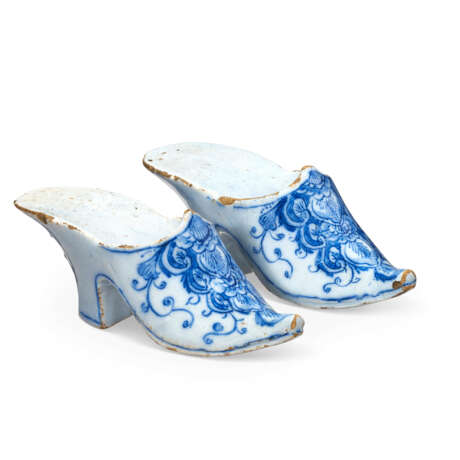 A PAIR OF DUTCH DELFT BLUE AND WHITE MODELS OF SHOES - photo 1
