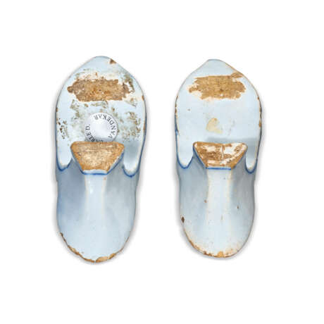A PAIR OF DUTCH DELFT BLUE AND WHITE MODELS OF SHOES - photo 7