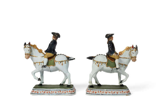A PAIR OF DUTCH DELFT COLD-PAINTED EQUESTRIAN GROUPS - photo 2