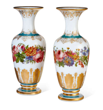 A PAIR OF FRENCH OPAQUE WHITE GLASS VASES - photo 1