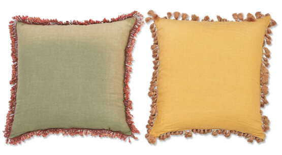 TWO CONTINENTAL NEEDLEWORK CUSHION COVERS - Foto 3