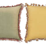 TWO CONTINENTAL NEEDLEWORK CUSHION COVERS - Foto 3