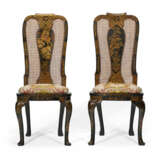 A NEAR PAIR OF ITALIAN BLACK AND GILT-JAPANNED SIDE CHAIRS - фото 2