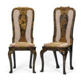 A NEAR PAIR OF ITALIAN BLACK AND GILT-JAPANNED SIDE CHAIRS - фото 3