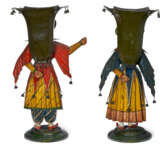 A PAIR OF ITALIAN POLYCHROME-PAINTED TÔLE FIGURAL VASES - фото 4