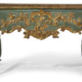 A GERMAN BLUE-PAINTED AND PARCEL-GILT CENTER TABLE - фото 2