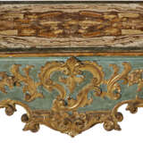 A GERMAN BLUE-PAINTED AND PARCEL-GILT CENTER TABLE - фото 4