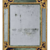 AN ITALIAN GILTWOOD AND BLUE GLASS MIRROR - Foto 1