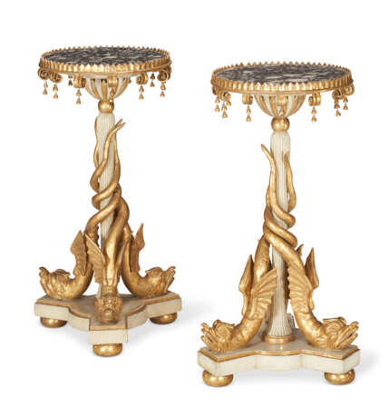 A PAIR OF ITALIAN WHITE-PAINTED AND PARCEL-GILT GUERIDONS - фото 2