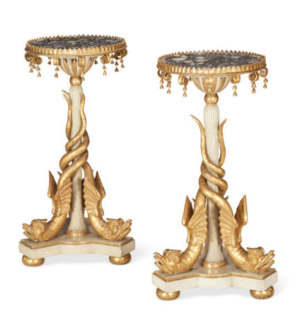 A PAIR OF ITALIAN WHITE-PAINTED AND PARCEL-GILT GUERIDONS - фото 4