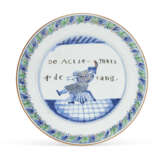 TWO CHINESE EXPORT PORCELAIN COMMEDIA DELL'ARTE 'SOUTH SEA BUBBLE' PLATES - фото 4