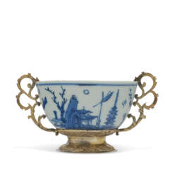 A SILVER-GILT MOUNTED CHINESE EXPORT PORCELAIN BLUE AND WHITE TEABOWL