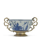 A SILVER-GILT MOUNTED CHINESE EXPORT PORCELAIN BLUE AND WHITE TEABOWL - Foto 1