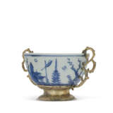 A SILVER-GILT MOUNTED CHINESE EXPORT PORCELAIN BLUE AND WHITE TEABOWL - фото 2