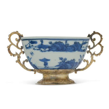 A SILVER-GILT MOUNTED CHINESE EXPORT PORCELAIN BLUE AND WHITE TEABOWL - photo 4
