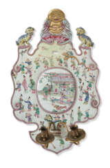 A CHINESE EXPORT STYLE PORCELAIN FAMILLE ROSE WALL SCONCE