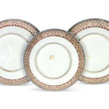 SIX CHINESE EXPORT PORCELAIN FAMILLE ROSE RETICULATED SAUCER DISHES - Foto 3