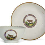 AN AMERICAN MARKET CHINESE EXPORT PORCELAIN LARGE 'COWPOX' TEABOWL AND SAUCER - фото 1