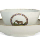 AN AMERICAN MARKET CHINESE EXPORT PORCELAIN LARGE 'COWPOX' TEABOWL AND SAUCER - photo 2