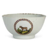 AN AMERICAN MARKET CHINESE EXPORT PORCELAIN LARGE 'COWPOX' TEABOWL AND SAUCER - фото 3