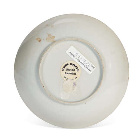 AN AMERICAN MARKET CHINESE EXPORT PORCELAIN LARGE 'COWPOX' TEABOWL AND SAUCER - фото 7