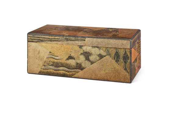 A JAPANESE LACQUER TWO-LAYER WIRITING BOX (SUZUKIBAKO) AND COVER - Foto 1