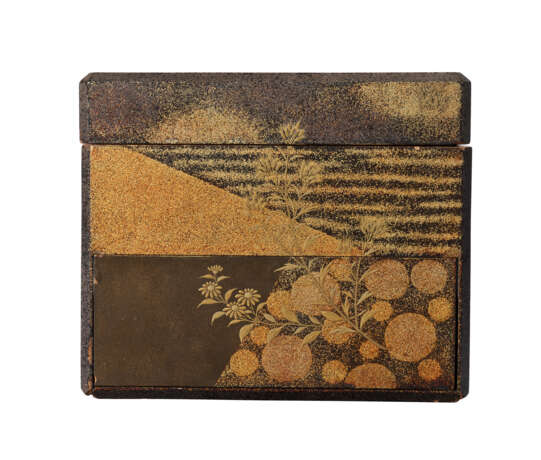 A JAPANESE LACQUER TWO-LAYER WIRITING BOX (SUZUKIBAKO) AND COVER - photo 5