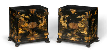 A PAIR OF JAPANESE EXPORT LACQUER TABLE CABINETS