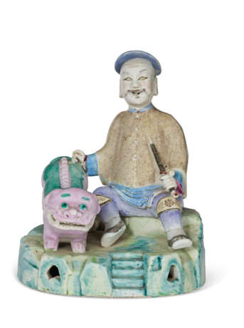 A CHINESE EXPORT PORCELAIN FAMILLE ROSE PIPE-SMOKER - photo 1