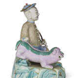 A CHINESE EXPORT PORCELAIN FAMILLE ROSE PIPE-SMOKER - Foto 4