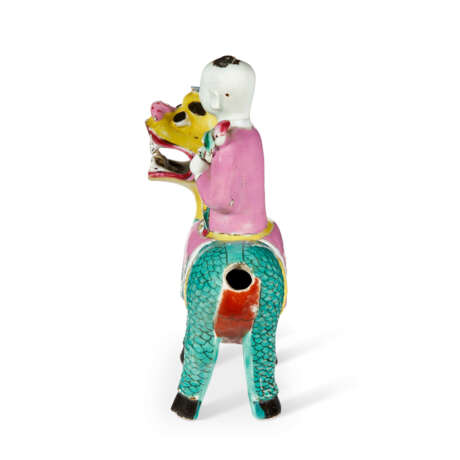 A CHINESE EXPORT PORCELAIN BOY RIDING A QILIN - фото 3