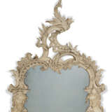 AN ENGLISH GREY-PAINTED MIRROR - Foto 3