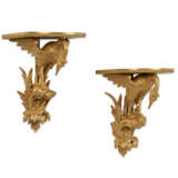 A PAIR OF ENGLISH GILTWOOD WALL BRACKETS - фото 2