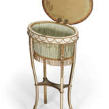 A GEORGE III WHITE-PAINTED, PARCEL-GILT, AND COMPOSITION WORK TABLE - Foto 3