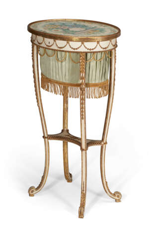 A GEORGE III WHITE-PAINTED, PARCEL-GILT, AND COMPOSITION WORK TABLE - Foto 4